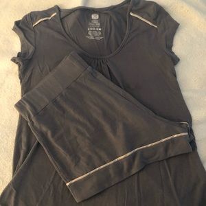 Kindred bravely nursing pajama set. Size small